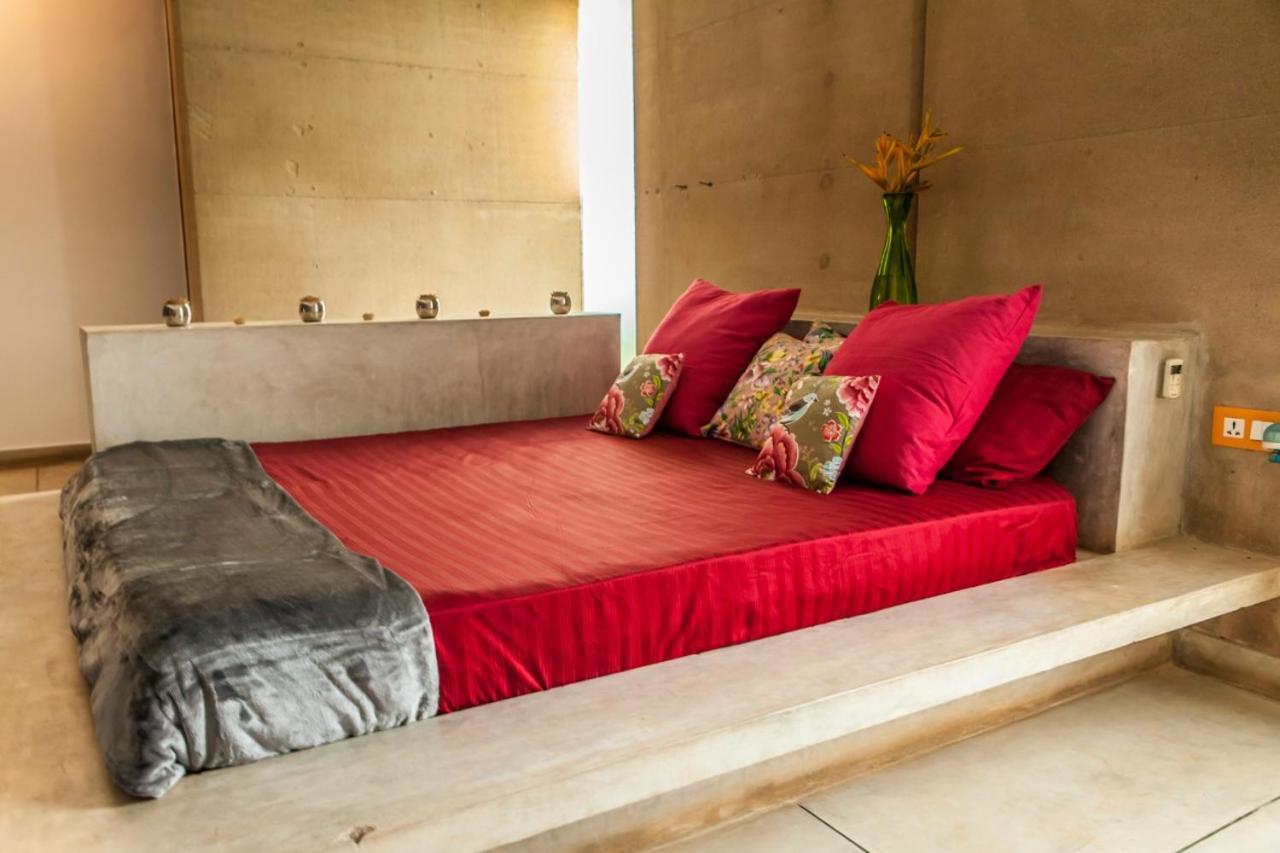 bougan villa Auroville Exteriör bild